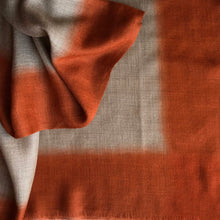 Load image into Gallery viewer, Scarf Dip Dye Border Wool Dark Beige/Rust