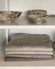 Load image into Gallery viewer, Scarf Chevron Cashmere Wool Ecru/Off White