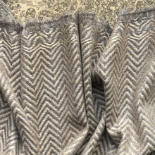 Load image into Gallery viewer, Scarf Chevron Cashmere Wool Taupe/Ecru