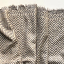 Load image into Gallery viewer, Scarf Chevron Cashmere Wool Taupe/Ecru
