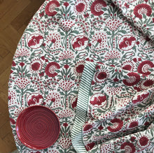 Load image into Gallery viewer, Tablecloth Block Print - Clavel Red Green 220 cm dia round - back end of Oct