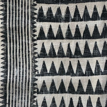 Load image into Gallery viewer, Throw Mysore Blockprint Triangle Chunky Cotton Charcoal Black