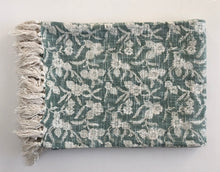Load image into Gallery viewer, Throw Mysore Blockprint Flower Chunky Cotton Green