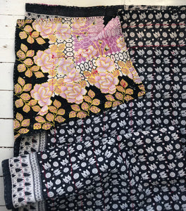 Vintage Kantha Throw – Black & White Tulip Lilac Rose 130x210 cm