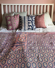 Load image into Gallery viewer, Vintage Kantha Throw – Soft Geometric Lavender Pink Ombre 140x235 cm