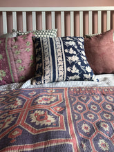 Load image into Gallery viewer, Vintage Kantha Throw – Soft Geometric Lavender Pink Ombre 140x235 cm
