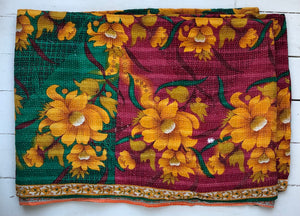 Vintage Kantha Throw – Saffron Flower Green Dark Pink 165x240 cm