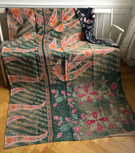 Load image into Gallery viewer, Vintage Kantha Throw – Black Flower Green Surfing Paisley 140x225 cm