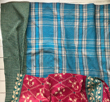 Load image into Gallery viewer, Vintage Kantha Quilt – Pink Turquoise Garland 145x215 cm