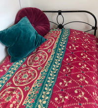 Load image into Gallery viewer, Vintage Kantha Quilt – Pink Turquoise Garland 145x215 cm