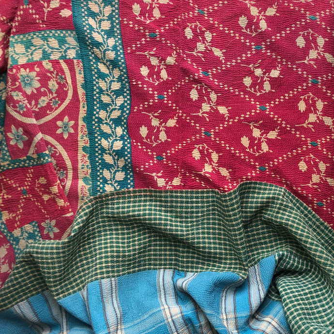 Vintage Kantha Quilt – Pink Turquoise Garland 145x215 cm