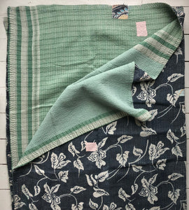 Vintage Kantha Throw – White Lily Dark Grey/Light Green 135x220 cm