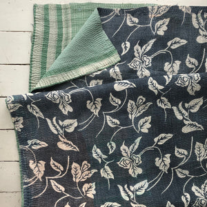 Vintage Kantha Throw – White Lily Dark Grey/Light Green 135x220 cm